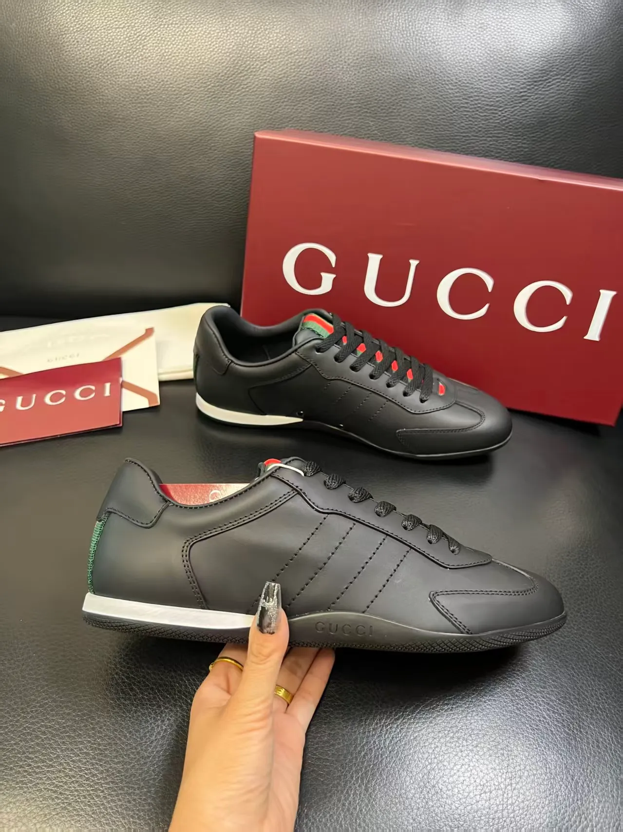 P420 new men's shoes GUCCI [Lightning] latest shoes are shipped. Original quality, fashionable, special material, sheepskin lining, brand new packaging. The foot feels super comfortable and the workmanship is impeccable. Size: 38-45
